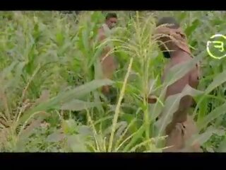Amaka the fshat shoqërues vizituar okoro në the fermë për i shpejtë goditje punë