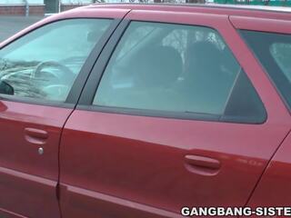 Αμάξι πόρνη νίκκι και σπέρμα τρυφερός γυναίκες πιπιλίζουν καβλί σε ο αμάξι | xhamster