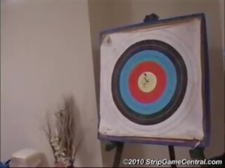 Demi & сара грати роздягання darts, безкоштовно грати онлайн порно відео | xhamster