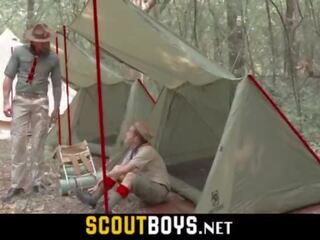 น้อย เกย์ เกย์หนุ่ม ตูด ยืด โดย มาก ทิ่ม scoutmaster ไม่ใส่ถุง ใน woods-scoutboys&period;net