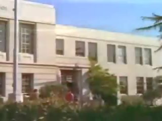校园 美眉: 自由 复古 色情 视频 94