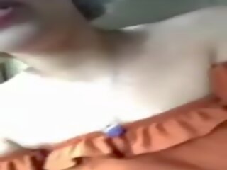 Sexy pirang prawan rub boobs in mobil, free porno 64