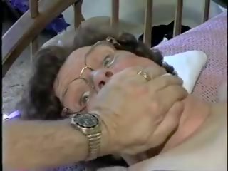 할머니 나체상 손발: 무료 무료 관 할머니 포르노를 비디오 0c