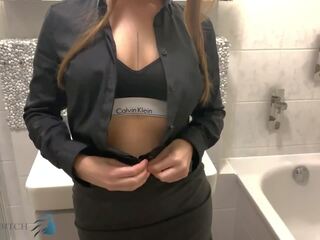 Assistent klä av sig efter arbete sexig dusch business-bitch