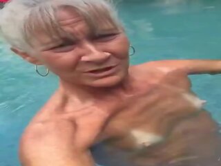 Pervertito nonnina leilani in il piscina, gratis porno 69 | youporn