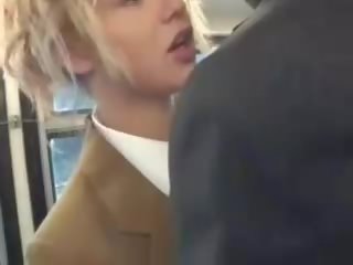 Blondinė diva žįsti azijietiškas vaikinai putz apie as autobusas