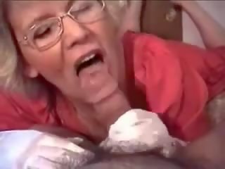 Gloved סבתא suks