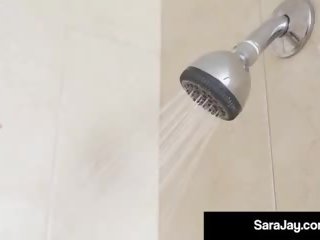 Posilňovňa premočený milfka sara sojka vibrátor ofina ju pička v sprcha