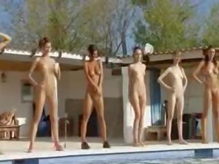 Six naked girls by the basseýn from italia